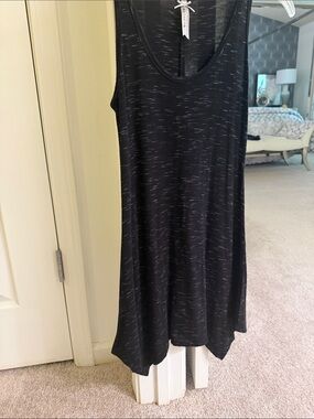 Free flow top, great for layering over leggings